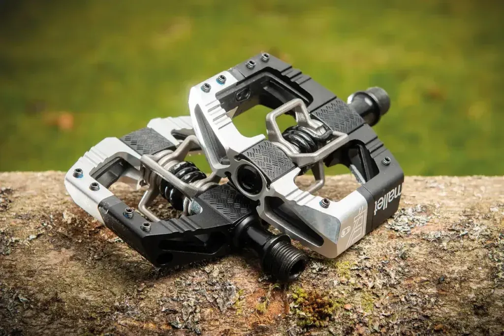 pedals-1024x682_vk.webp