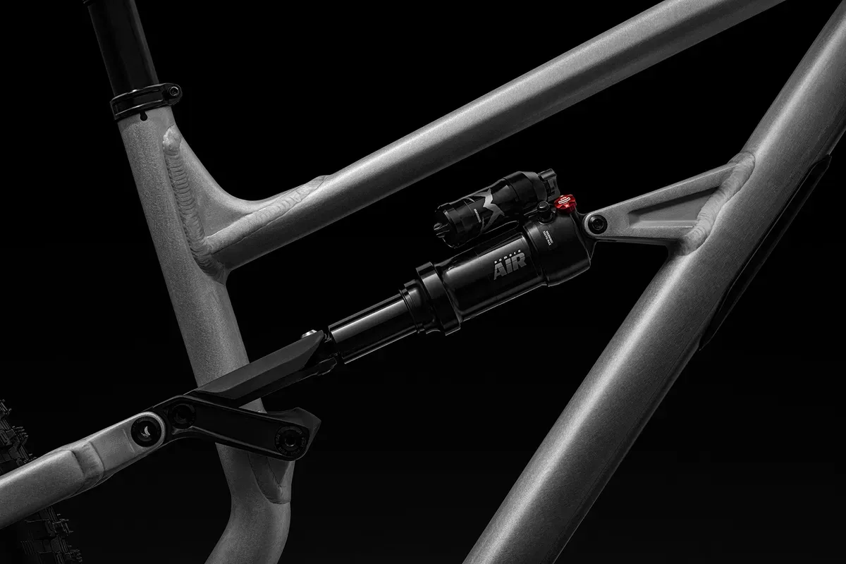 Specialized-Status-2-140-shock.webp