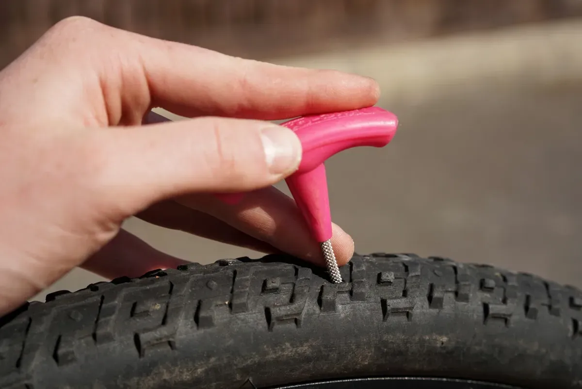 How-to-repair-a-punctured-tubeless-tyre-07-5b21172.webp