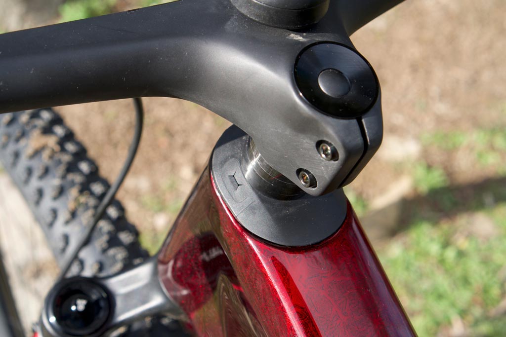headset-integrated-cables.jpg