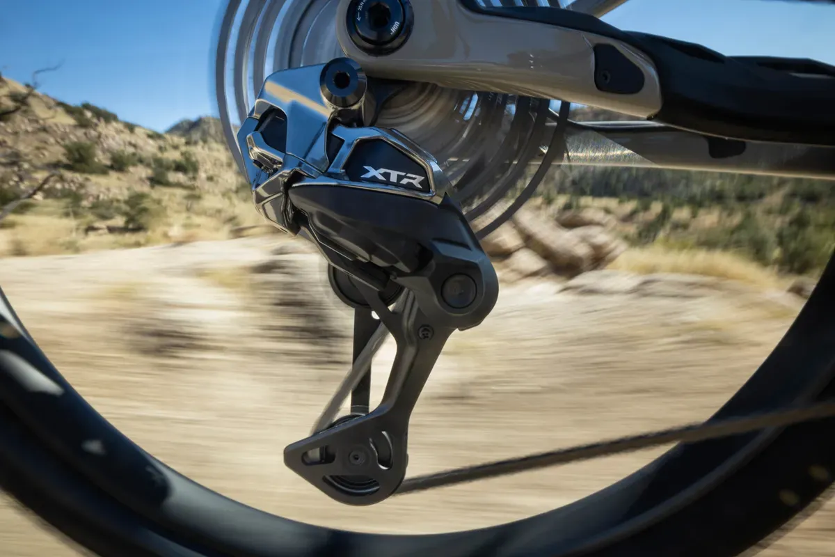 shimano-xtr-di2-2.webp